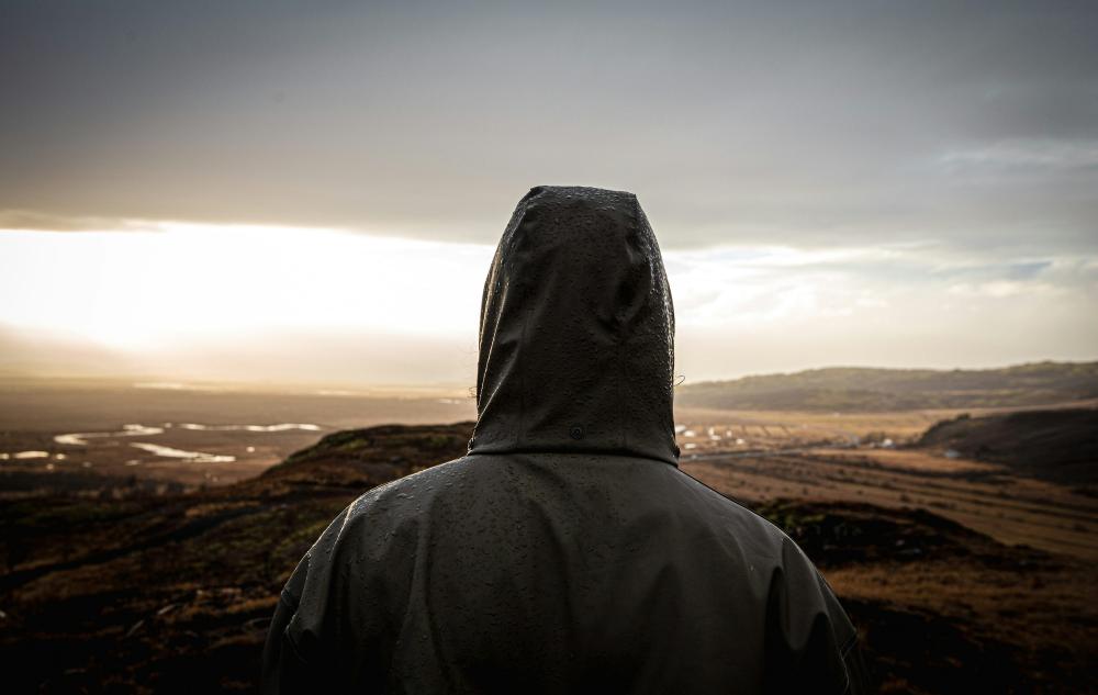 Den Ultimate Guiden til Herre Regnjakker: Hold Deg Tørr og Stilfull!